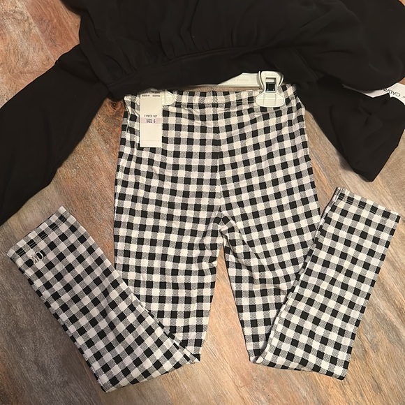 Girls Calvin Klein Black & White 2 Piece Set - Picture 4 of 6